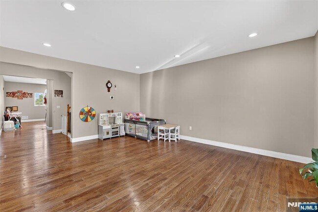 Building Photo - 524 Harrison Ave