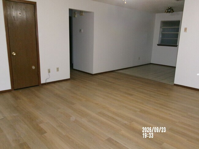 Building Photo - 7925 NW Crossland Cir