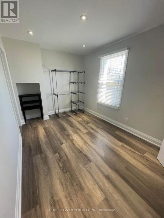Photo du bâtiment - 6273 Yonge St