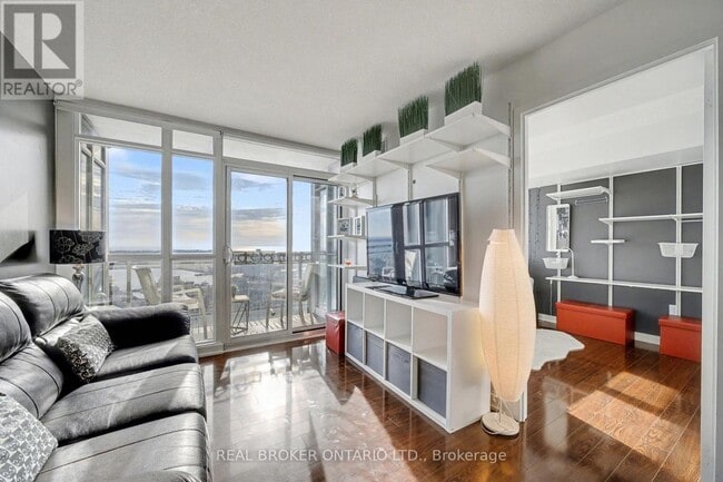 Photo du bâtiment - 15 Iceboat Terr