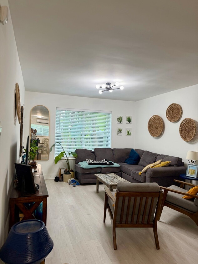 Foto principal - 1198 Marseille Dr