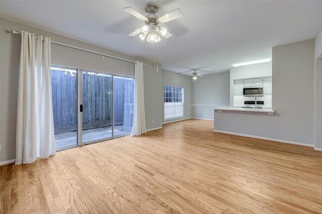Foto del edificio - 4408 Yoakum Blvd