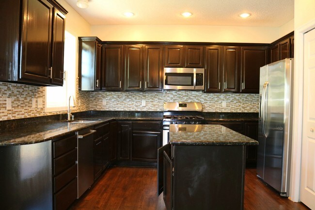 Building Photo - 15300 Dundee Ct