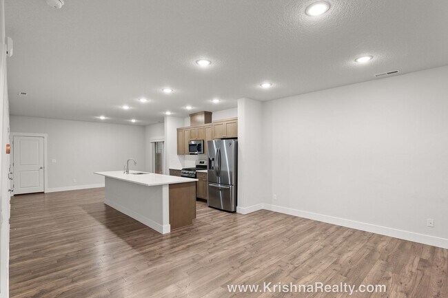 Building Photo - Beautiful Newer 3BD* 2.5 BA* Home in Betha...