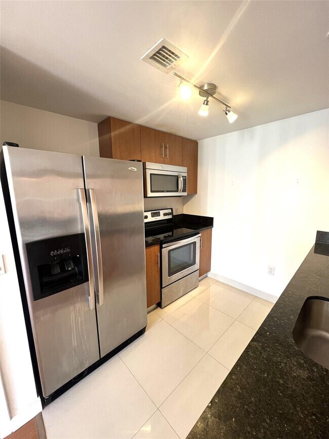 Foto del edificio - 601 NE 23rd St