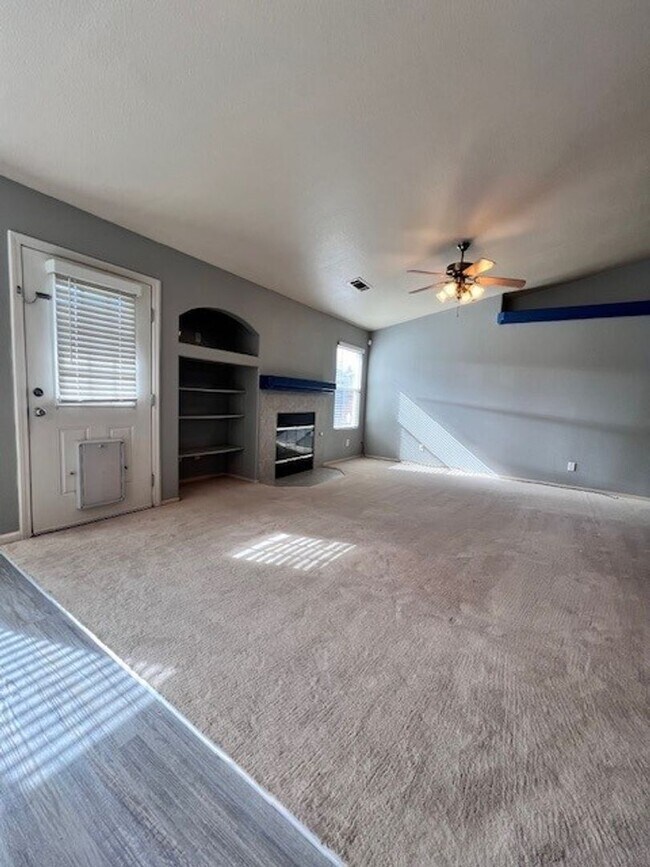 Foto del edificio - Available Now!