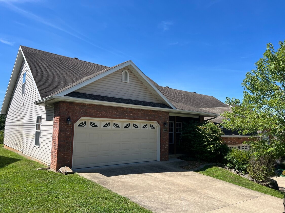 324 Carmel Valley Way Unit 324, Saint Robert, MO 65584 Condo for Rent