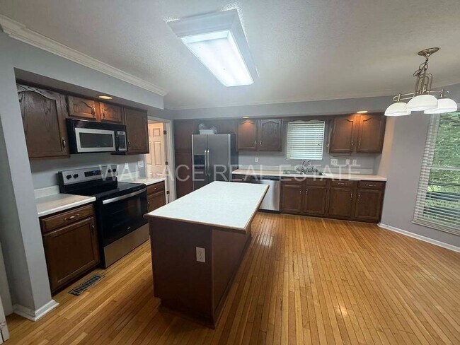 Building Photo - AWESOME 3 BEDROOM HOUSE IN W. KNOXVILLE IN BENNINGTON!!!