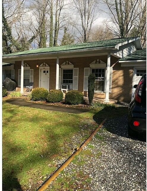 Mantenemos el patio - 3441 Brevard Rd