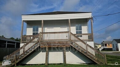 Building Photo - 6040 Baccich St