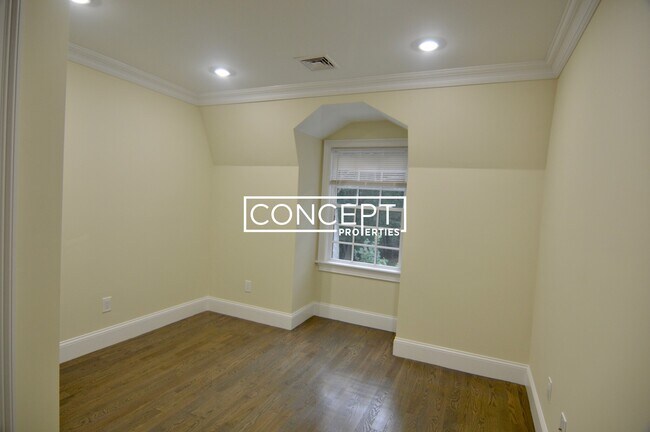 Building Photo - 56 Cedar St