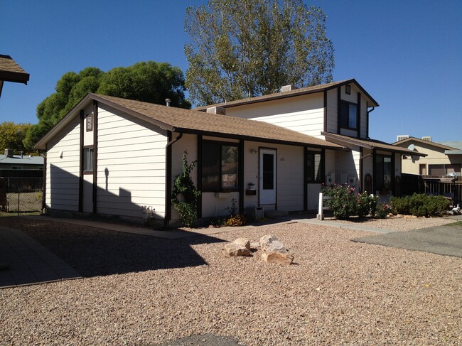 Building Photo - 631 Highline Dr