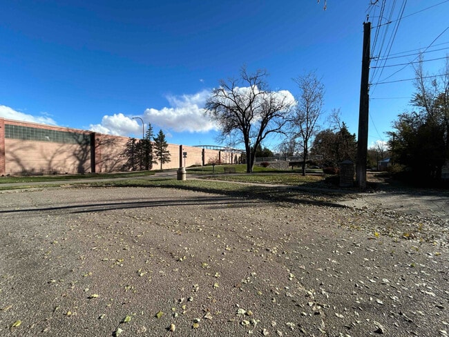 Photo - 312 1/2 W Dale St Apartment