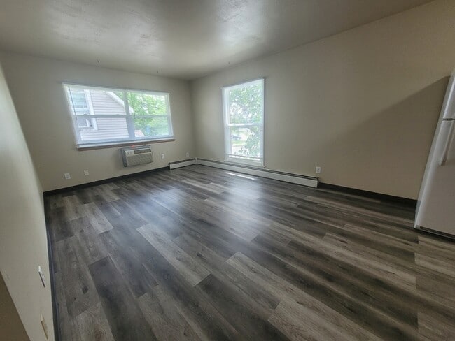Foto del edificio - 210 N Summit St