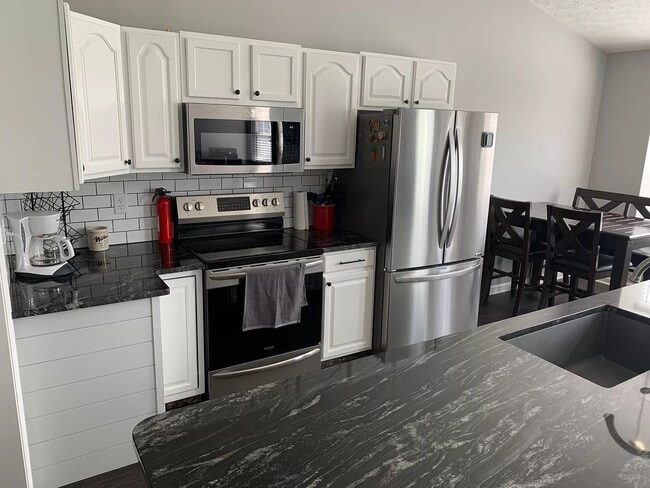 Building Photo - 2242 Stonewood Ln