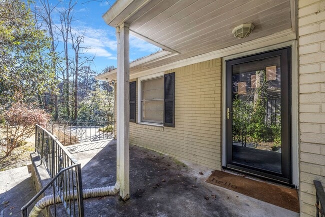 Foto del edificio - 1870 Windemere Dr NE