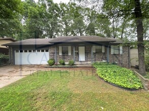 Building Photo - 8800 Oakhaven Dr