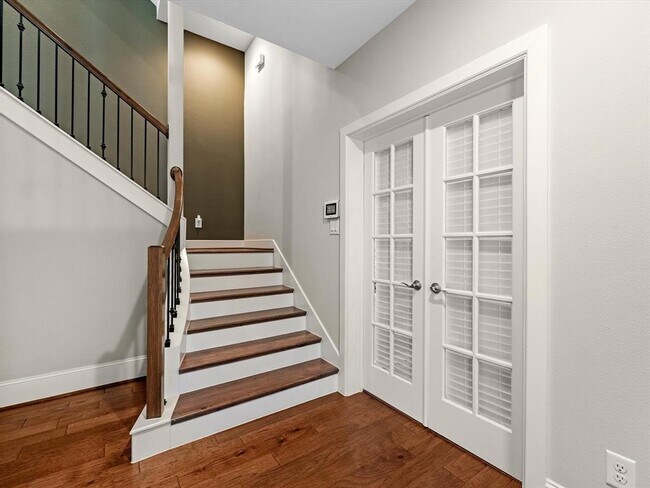 Foto del edificio - 5467 Larkin St