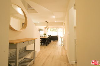 Building Photo - 9042 Phyllis Ave