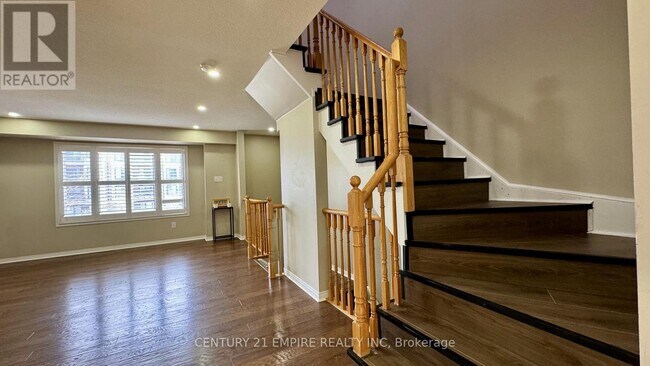 Photo du bâtiment - 3056-3056 Eglinton Ave W