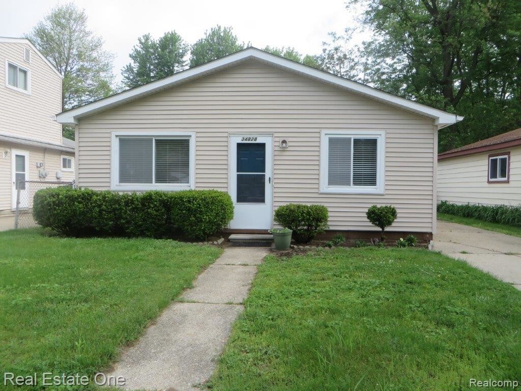 Primary Photo - 34828 Bock St