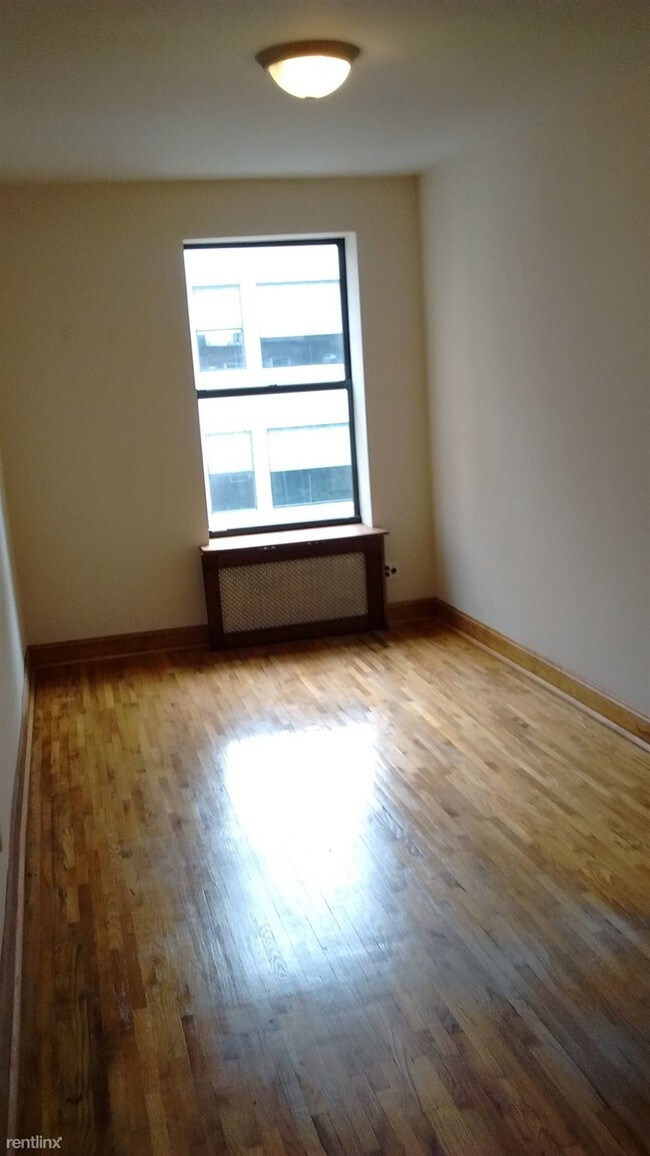 Building Photo - 136 W 73rd St
