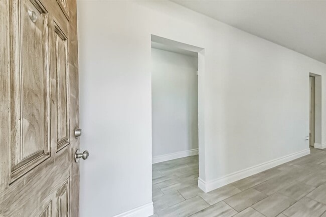 Foto del edificio - 5323 Knotty Oaks Trail