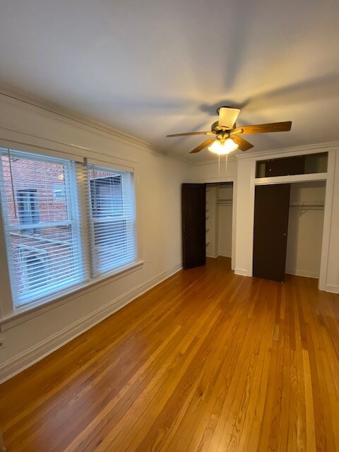 Living Room - 5252 N Glenwood Ave