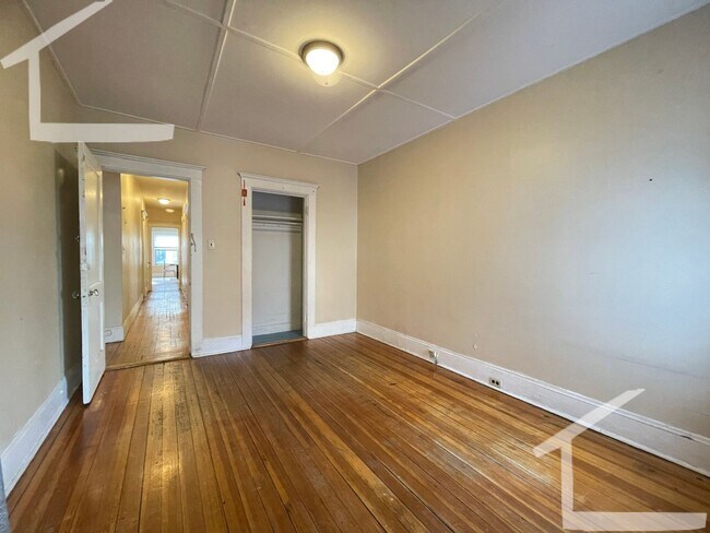 Foto del edificio - Amazing 4 Bed 2 Bath Available NOW