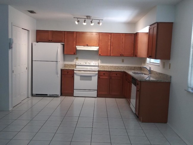 Foto del edificio - 3065 Huron Ave