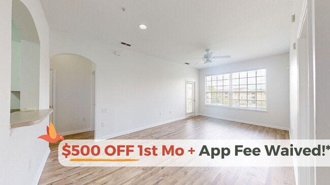 Beautifully updated 2 bed, 2 bath third-fl... - Beautifully updated 2 bed, 2 bath third-fl... Apartment