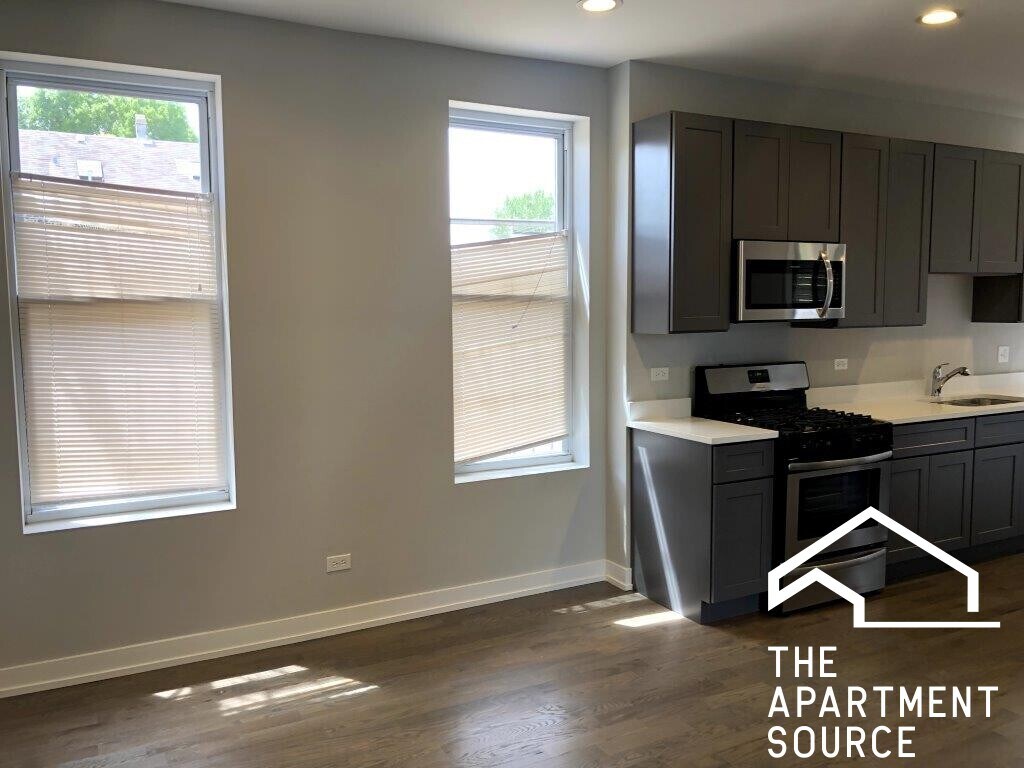 Foto principal - 3210 S May St