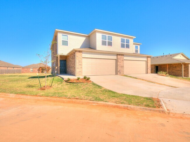Building Photo - *NOW AVAILABLE!* 4 Bedroom | 2.5 Bath Townhome in Redstone Ranch with Full Service Lawncare