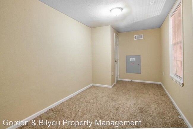 Building Photo - 908 W 21st St