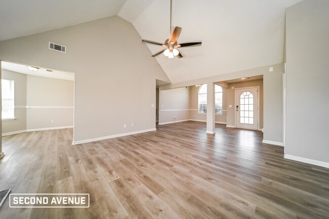 Building Photo - 505 Vaughan Valley View