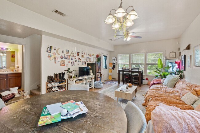 Foto del edificio - 2115 E 18th St