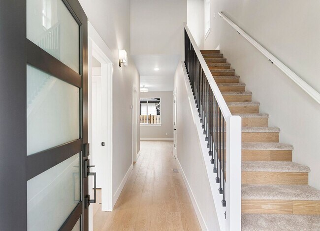 Foto del edificio - Brand-New 4-Bedroom Home Offering Modern Design, High-End Finishes, Attached Garage & Private Bac...
