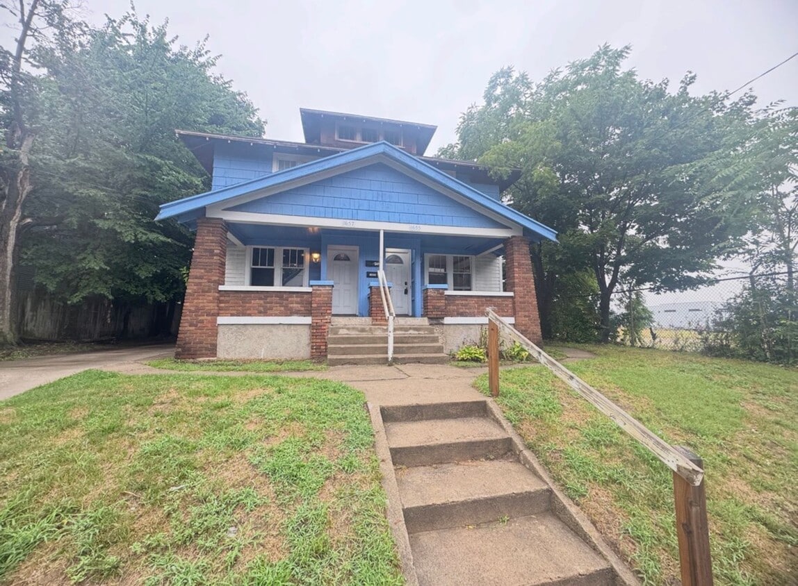 Primary Photo - 1655 Madison Ave SE