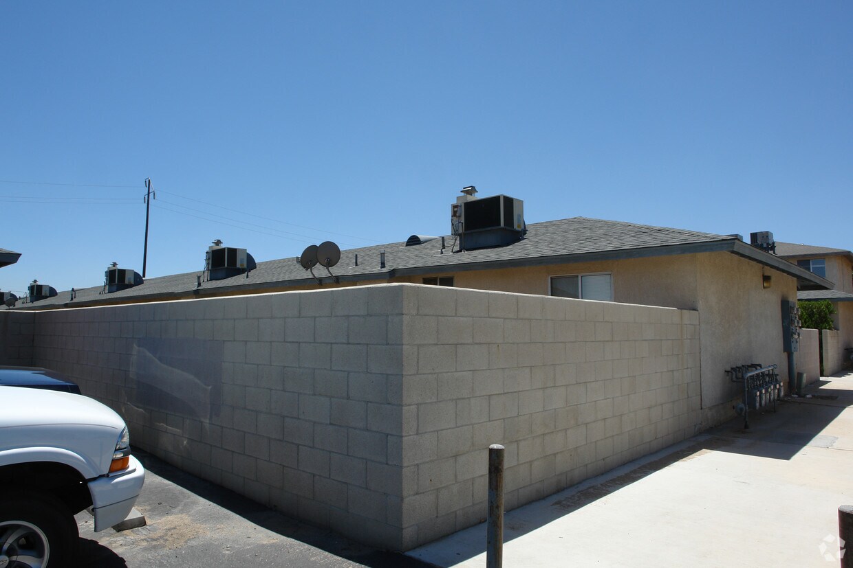 Building Photo - 15682 Bear Valley Rd