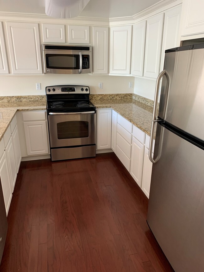 Granite & Stainless in many units - Ridgefield Commons