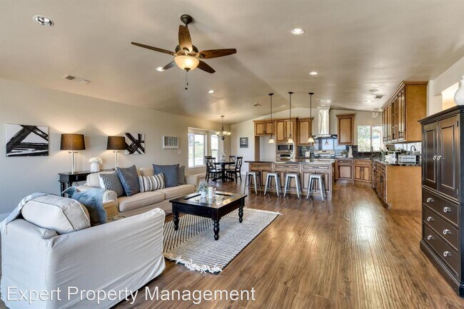 Building Photo - 5 br, 3 bath House - 4101 Hawk View Rd.