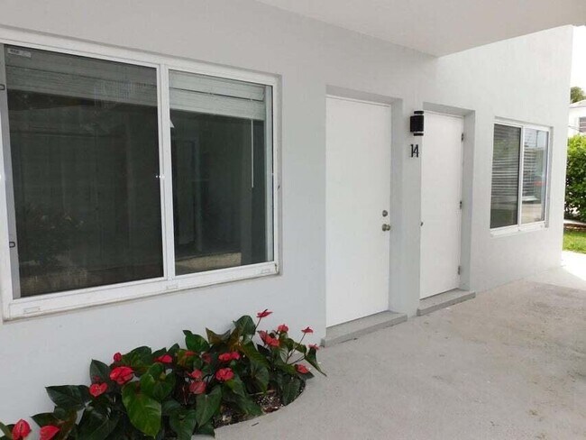 Building Photo - 15 S Palmway