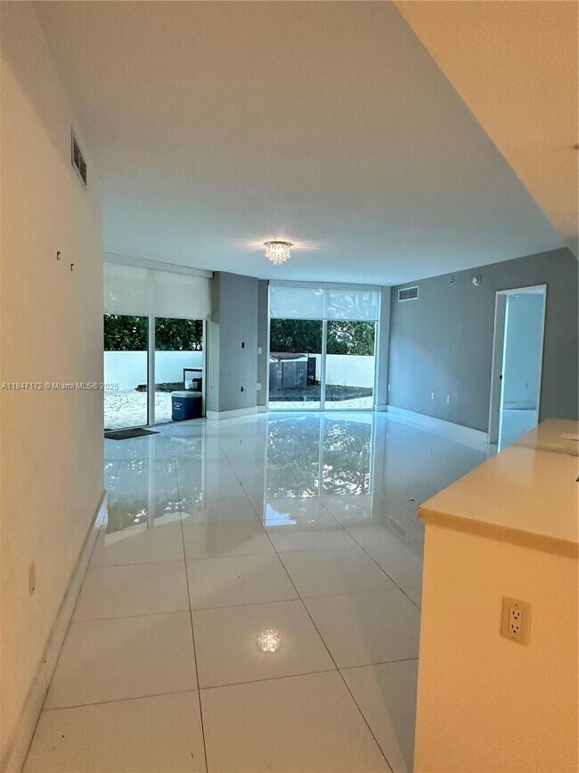 Foto del edificio - 200 Sunny Isles Blvd