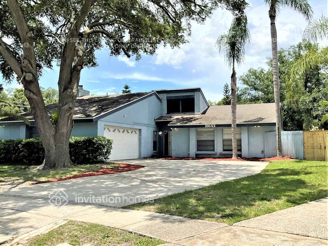 Foto principal - 15642 Bear Creek Dr