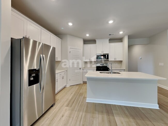 Foto del edificio - 789 Treeline Rd