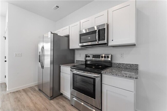 Foto del edificio - Featherston Village - 2 Bedroom, 2 1/2 Bath