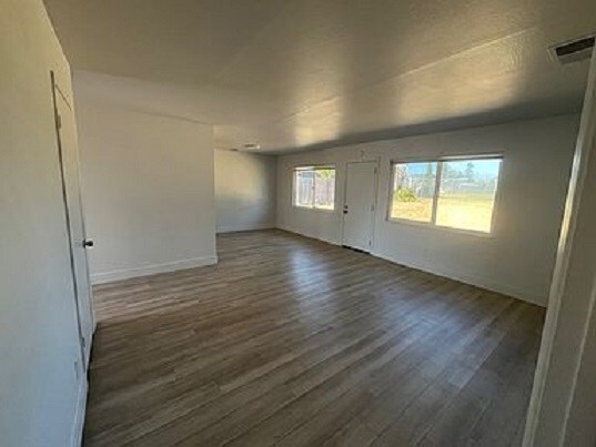 Foto del edificio - 6844 Bismarck Dr