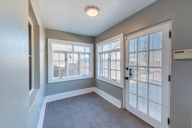 Foto del edificio - 722 Marquette Ave NW