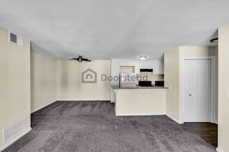 Building Photo - 2521 W Sunflower Ave