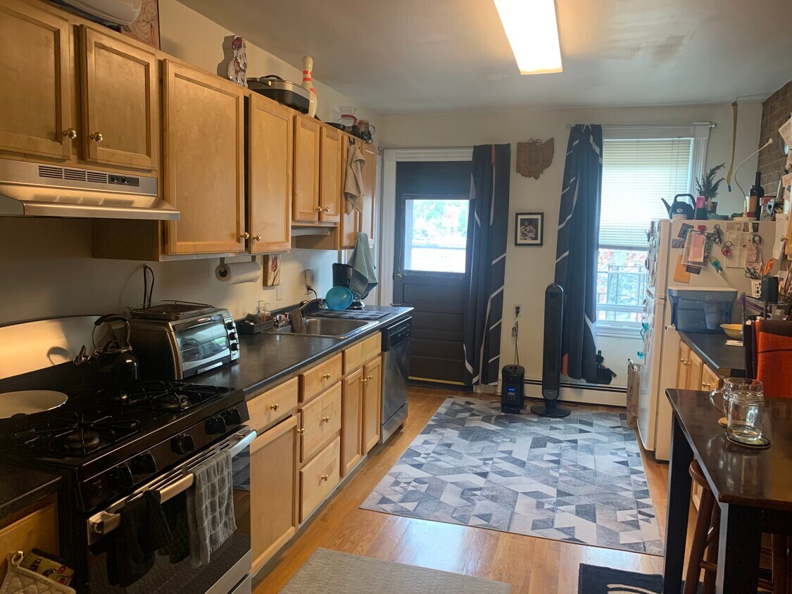 Primary Photo - 22 Mead St
